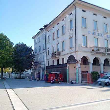 Palazzo Clerici Apartment Луино Екстериор снимка